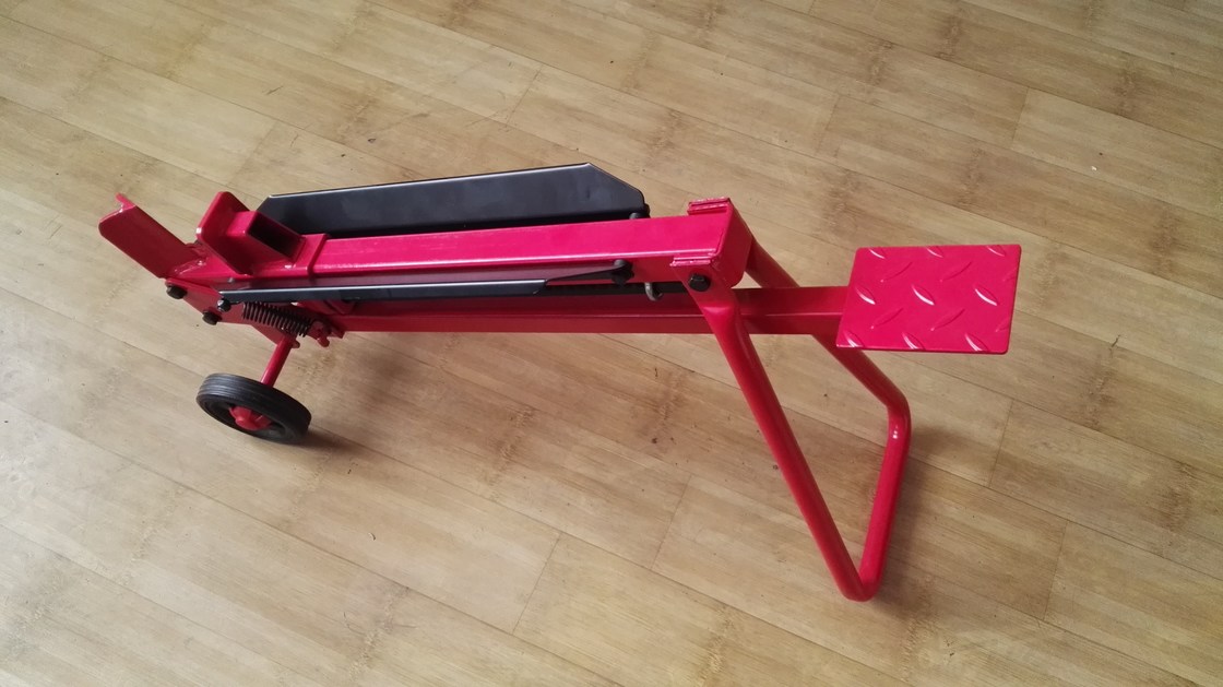 Red Portable Foot Operated Log Splitter 0.5 Ton Max Force 450mm Log Size